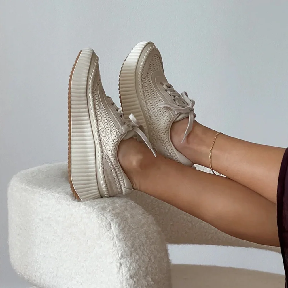 Dolce Vita Dolen Sneaker in Sandstone